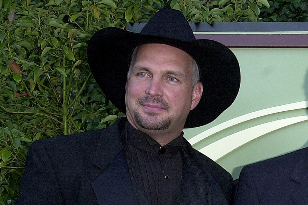Garth Brooks Played a Classic at His Grand Ole Opry Debut