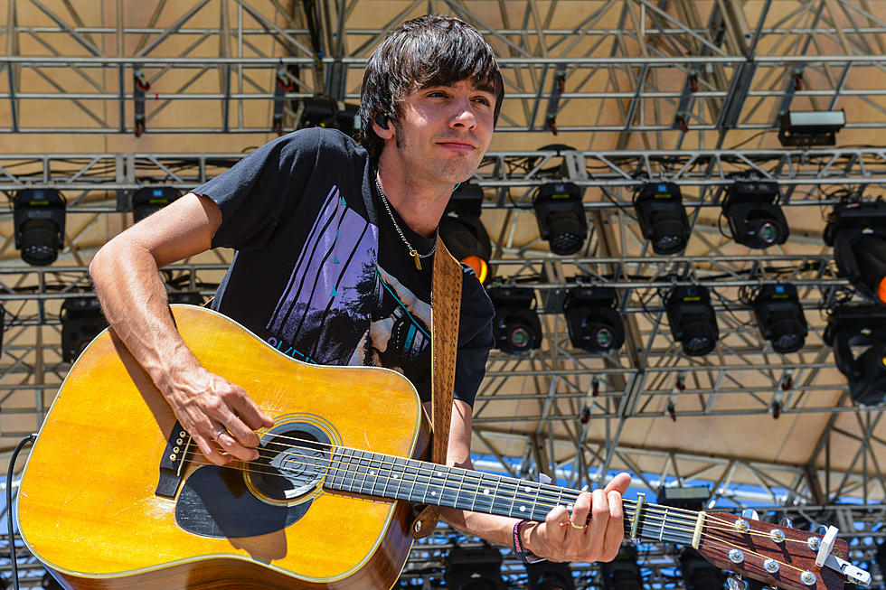 Mo Pitney Says Marriage, Fatherhood Have Strengthened His Faith