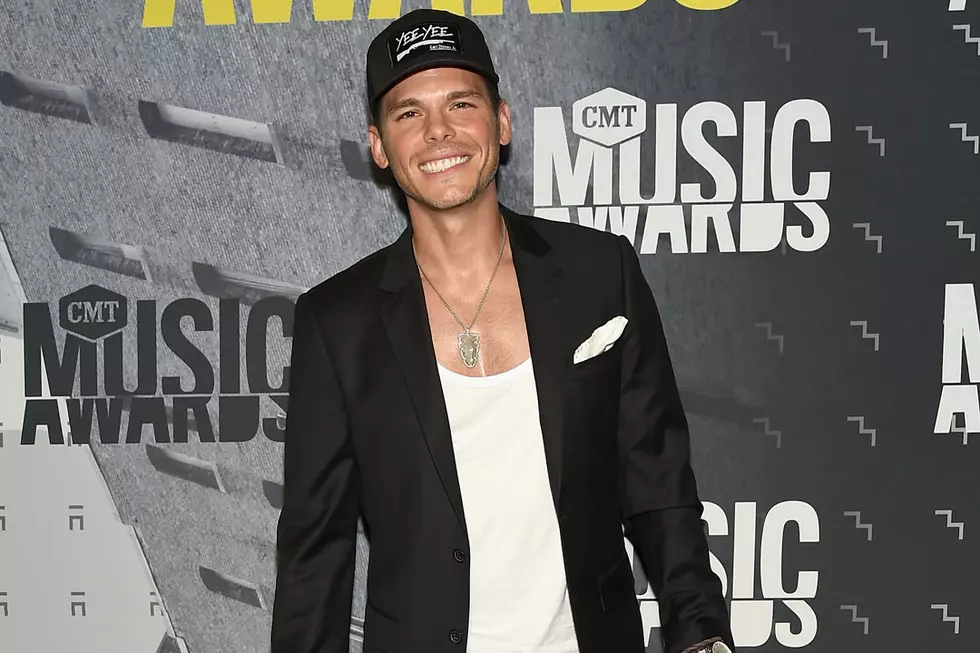 Granger Smith Strips Down for His Pre-Show Ritual: The Ice Bath [Watch]