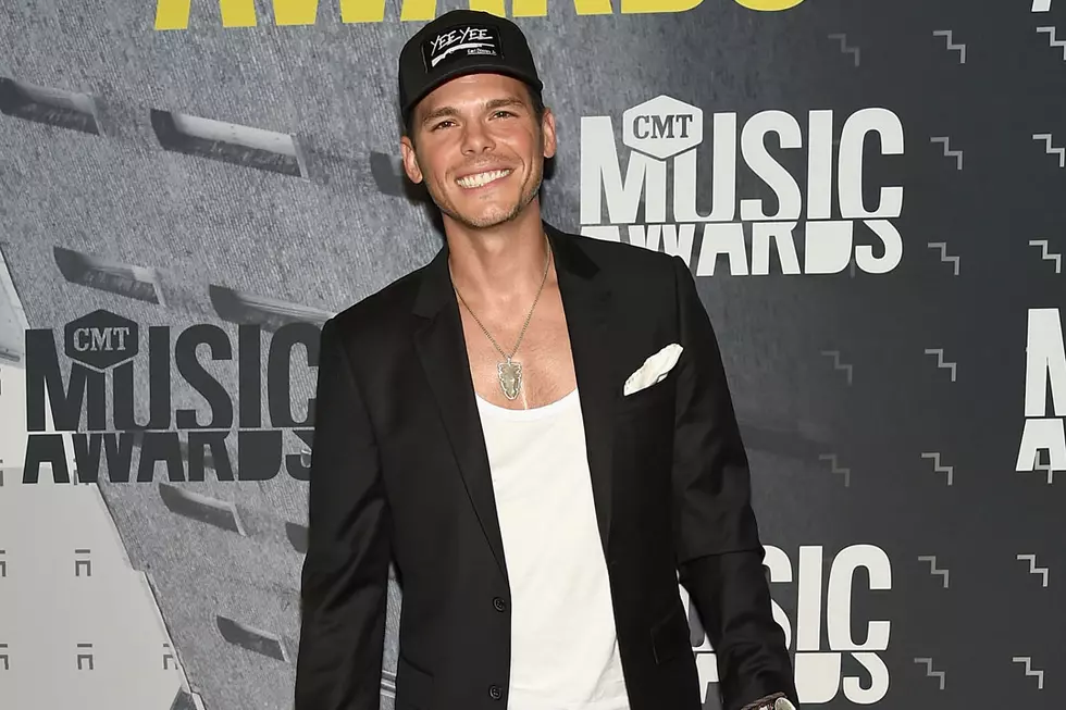 Granger Smith Strips Down for His Pre-Show Ritual: The Ice Bath 