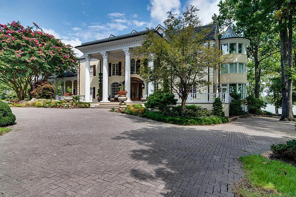 Look Inside Reba McEntire&#8217;s Spectacular Southern Manor [Pictures]