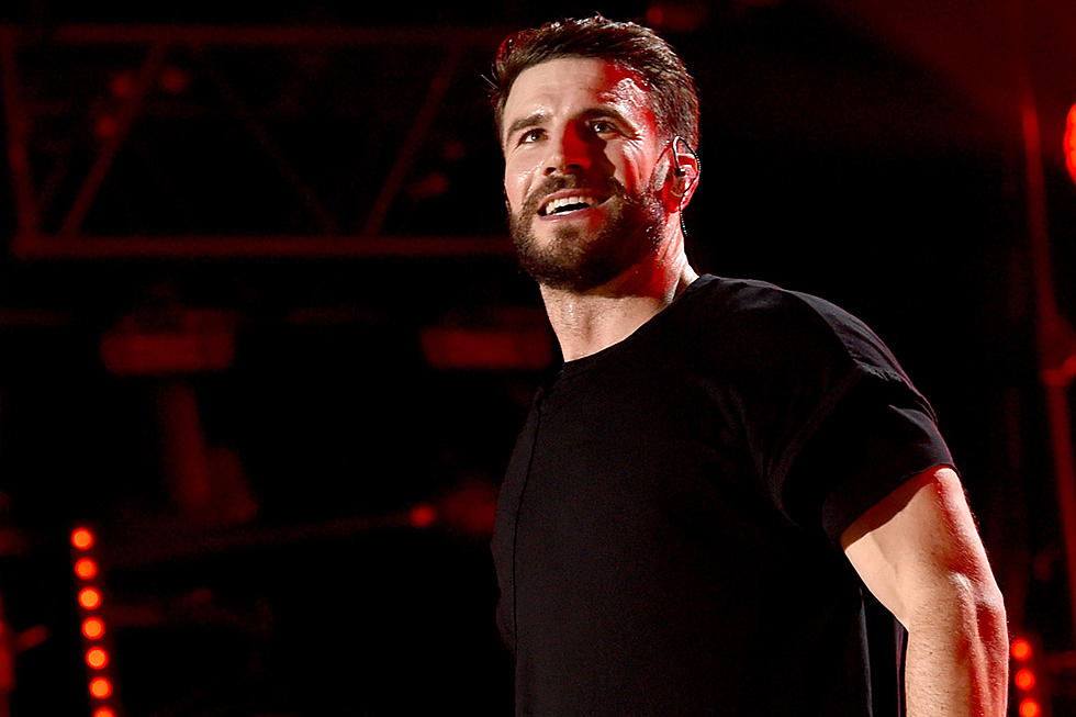 Sam Hunt Singing ‘No Shoes, No Shirt, No Problems’ at the Beach Makes Us Long for Summer