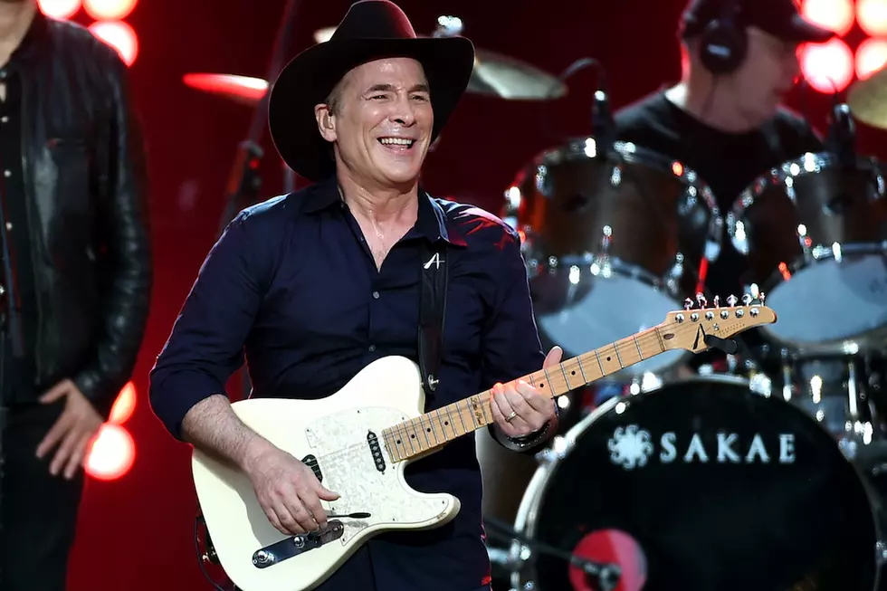Clint Black’s Bus Gets Stopped by Police