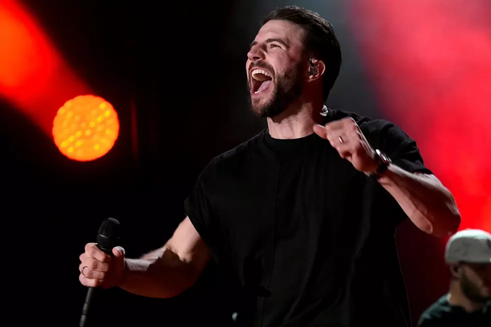 Sam Hunt Shows off His Bow Hunting Skills Before Show [Pictures]