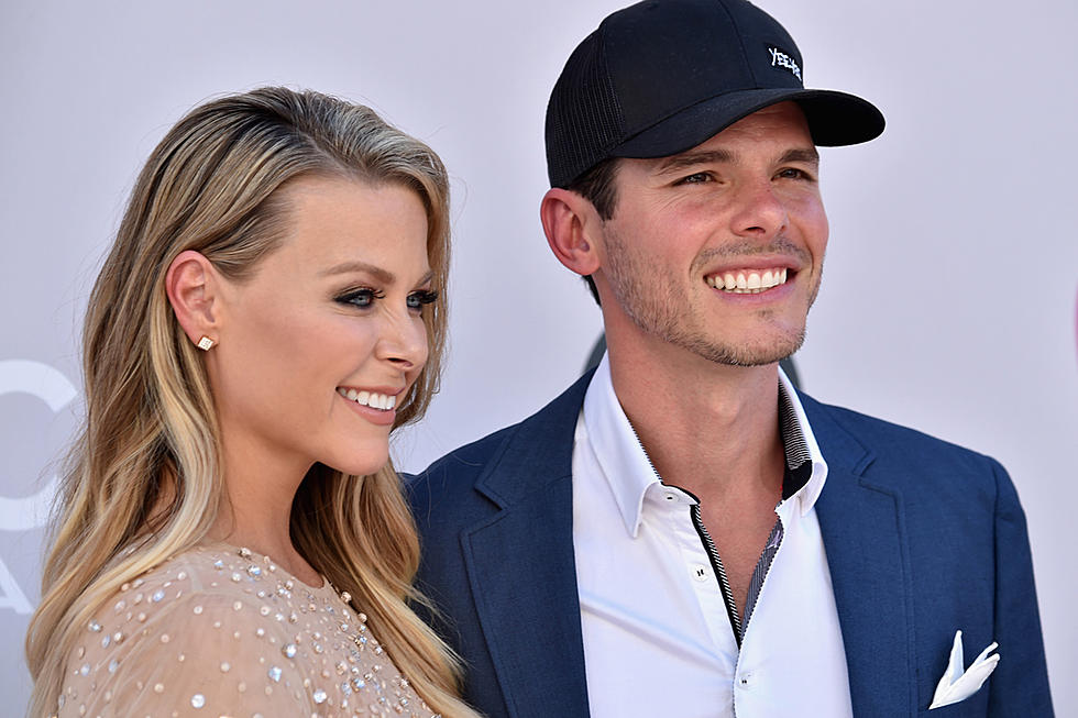 Granger Smith Brings Wife Onstage to Serenade Her With ‘Happens Like That’ [Watch]