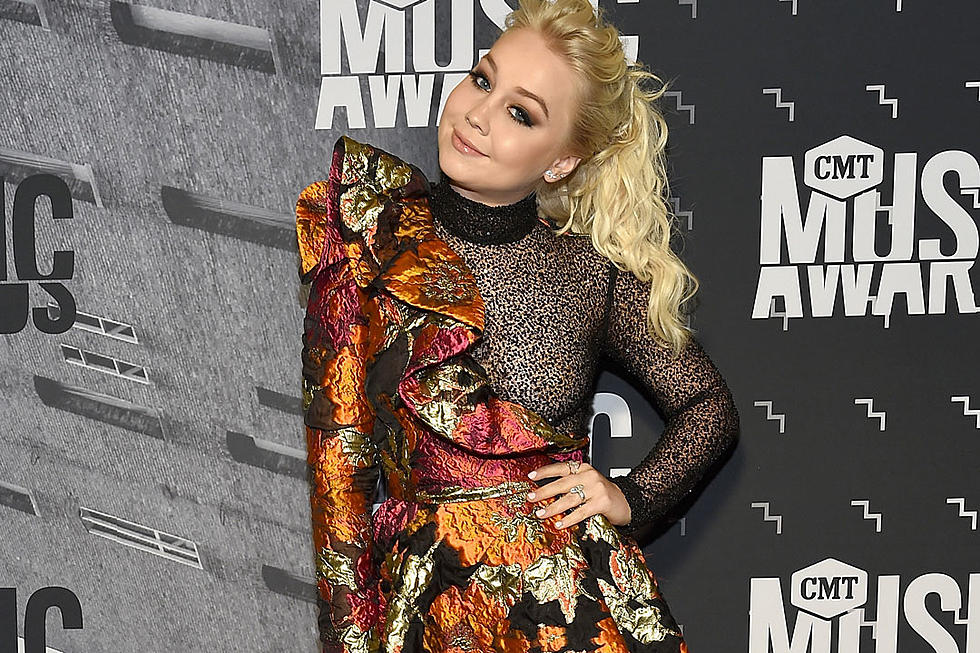 RaeLynn’s Reunion With Her Lost Dog Is the Video You Need to See Today