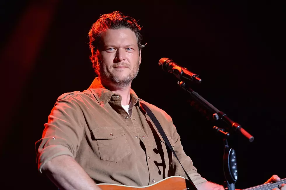 Blake Shelton Debuts ‘I’ll Name the Dogs’ at 2017 Canadian Country Awards [Watch]