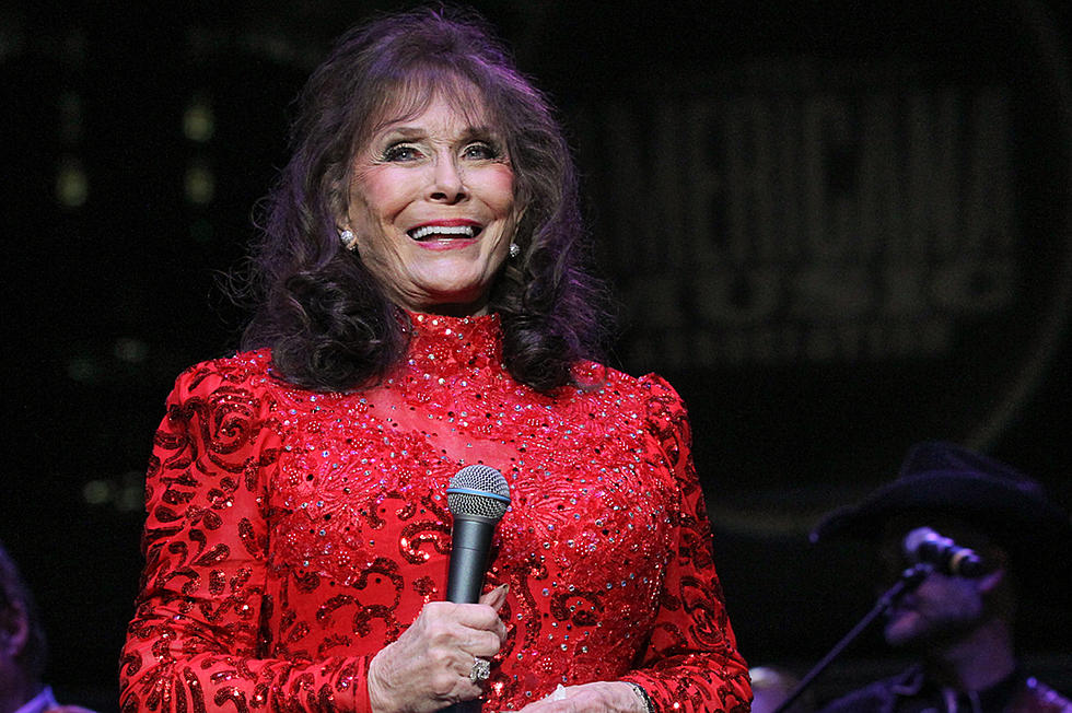 Loretta Lynn Performs For First Time Since Stroke [Watch]