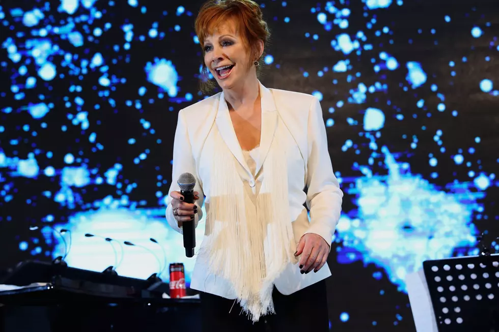 Reba McEntire to Host 2017 ‘CMA Country Christmas’