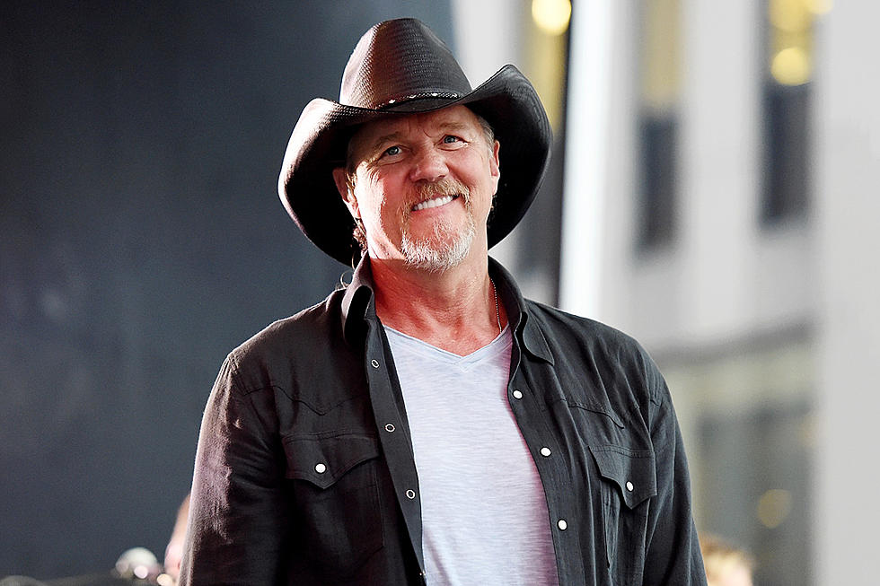 Trace Adkins Sings National Anthem at Patriots-Dolphins Game [Watch]