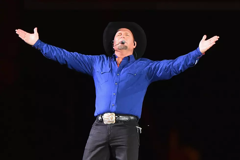 Sound Issues Don&#8217;t Keep Garth Brooks Fans From Hysteria in Atlanta
