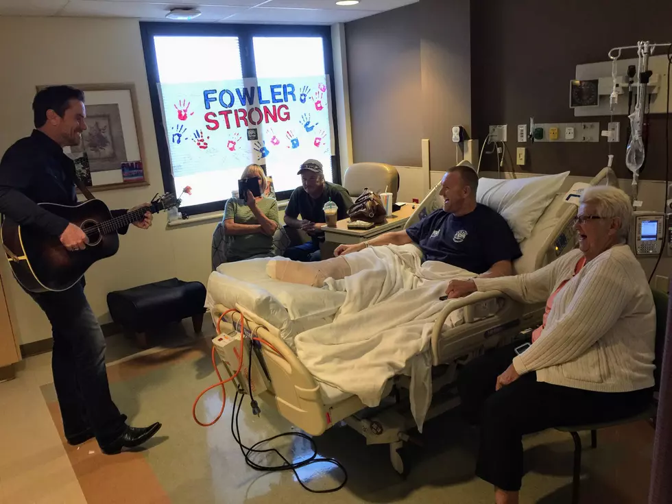 Charles Esten, Michael Ray, and More Visit Las Vegas Hospital 