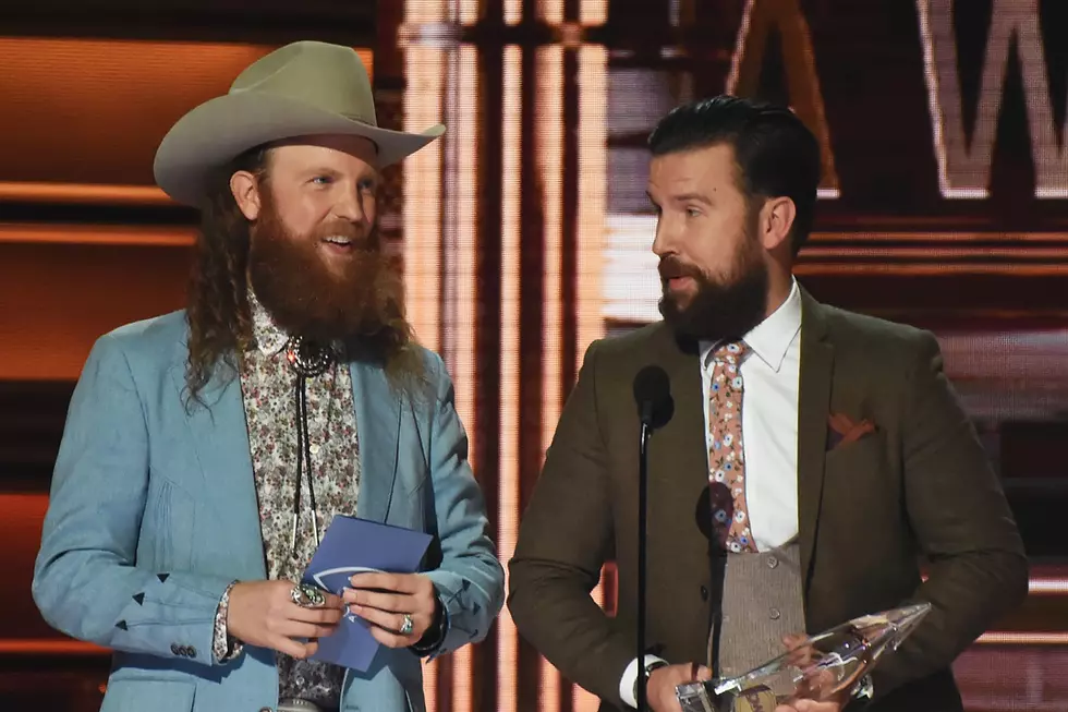 Sugarland Present Brothers Osborne With CMA Vocal Duo of the Year