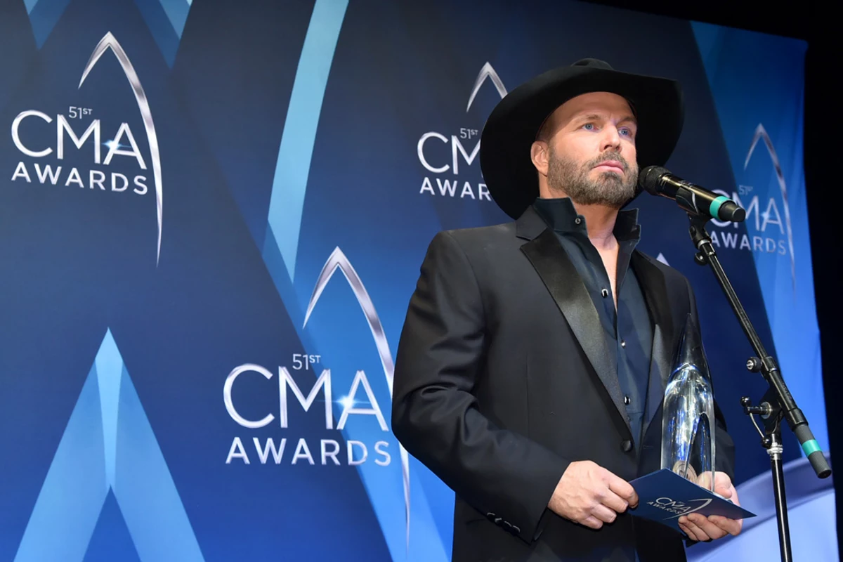 Garth Brooks LipSynced His CMA Awards Performance