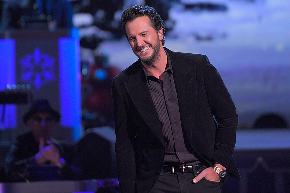 See Luke Bryan&#8217;s Divine Take on &#8216;O Holy Night&#8217; at &#8216;CMA Country Christmas&#8217;