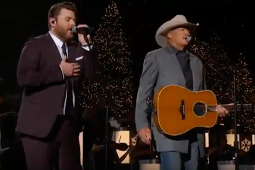 Your Christmas Gift: Chris Young and Alan Jackson Singing ‘There’s a New Kid in Town’ [Watch]