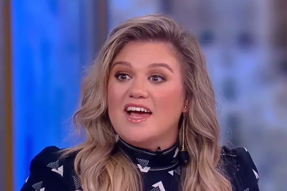 Kelly Clarkson Gifts ‘Voice’ Co-Stars With Homemade Quilts