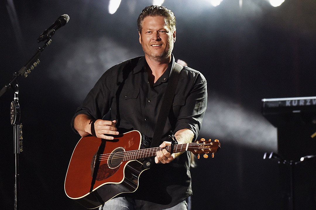 Country music singer Blake Shelton joins 'Good Morning Football' in  selecting the defining image of Week 10