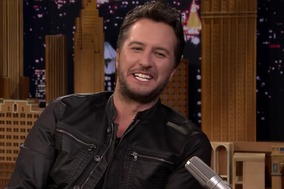 Luke Bryan’s Chili Dog Christmas Tradition With His Mama Is Probably His Favorite