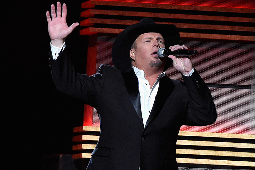 Garth Brooks Chokes Up Reading Letter to Servicemen and Women [Watch]