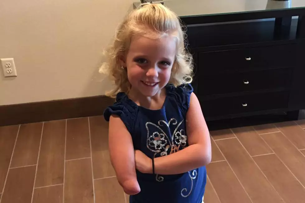 This Little Girl May Be Country Music’s Most-Noticed Fan