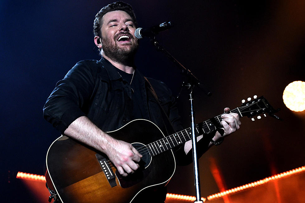 Chris Young Tips a Hat to Daryle Singletary 