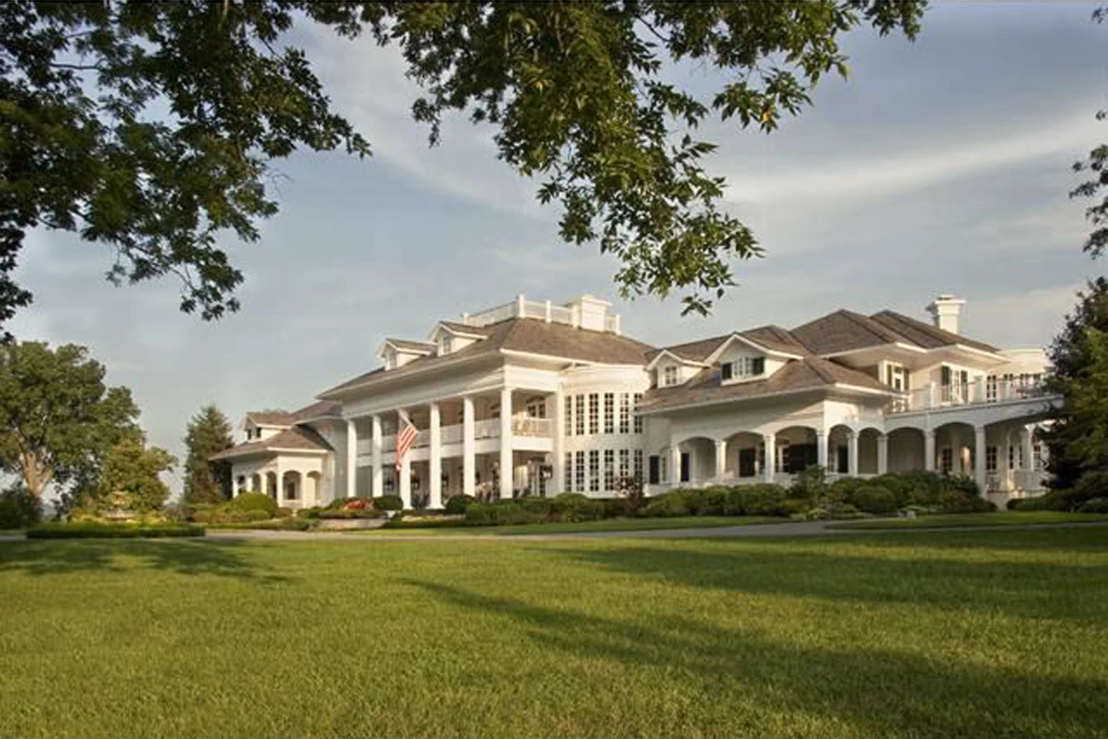 Næste Trænge ind Databasen See Inside Tim McGraw and Faith Hill's Historic Tennessee Manor
