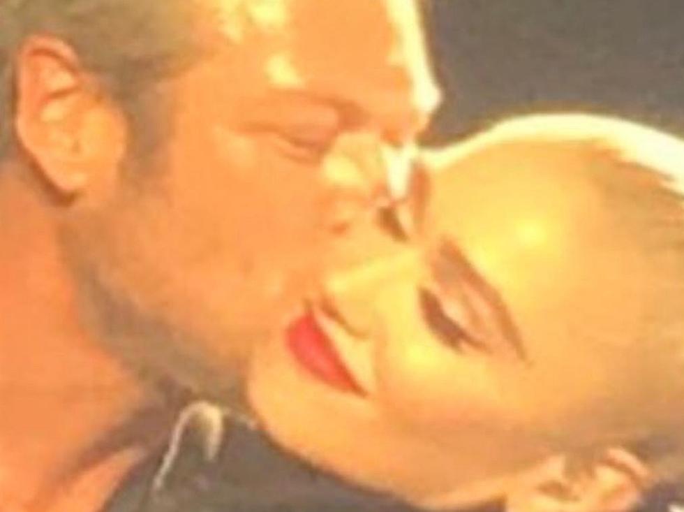 Gwen Stefani Hops on Stage With Blake Shelton This Weekend