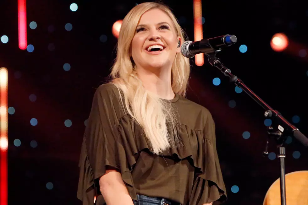 Kelsea Ballerini Leads Sweet Singalong of ‘Love Me Like You Mean It’ at Show