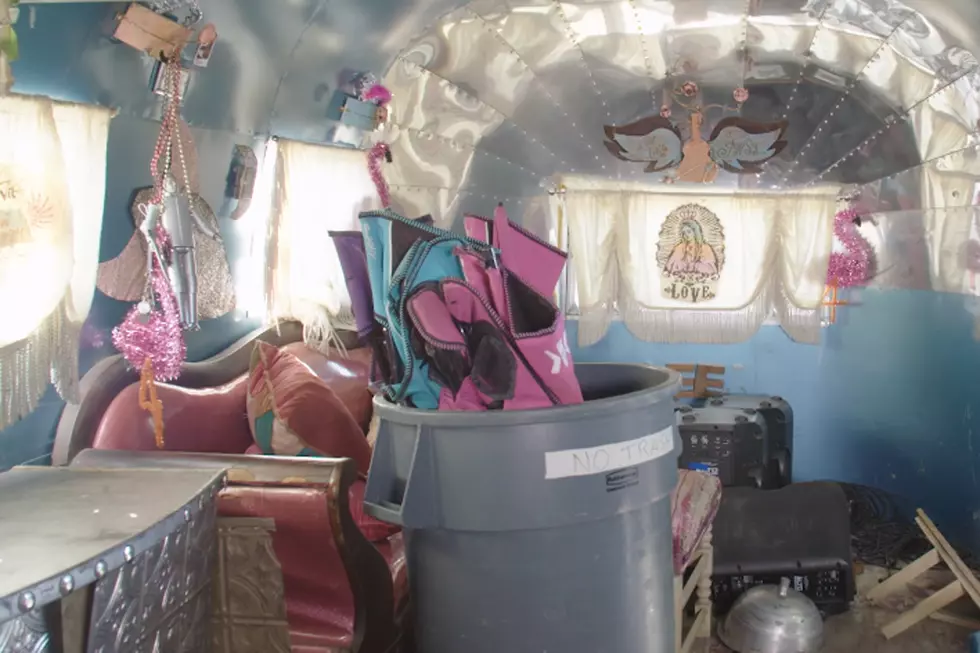 Watch Miranda Lambert&#8217;s Wanda the Wanderer Airstream Get Totally Gutted for Reno