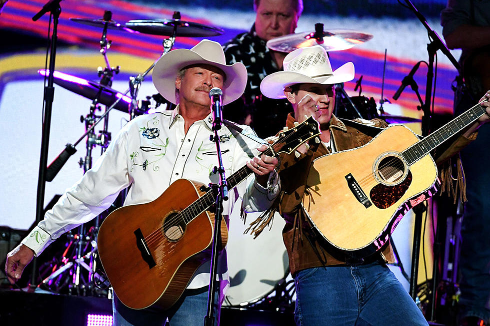 Alan Jackson, Jon Pardi Bring Nostalgia to ACM Awards With &#8216;Chattahoochee&#8217;