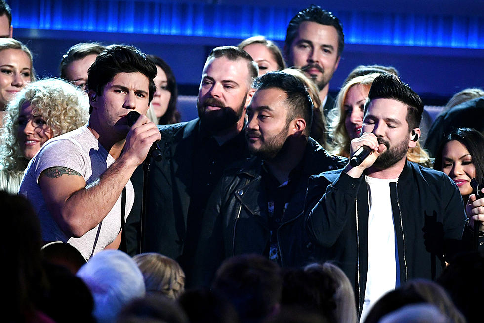 Dan + Shay Join Choir for Acoustic Version of ‘Tequila’ at the 2018 ACM Awards
