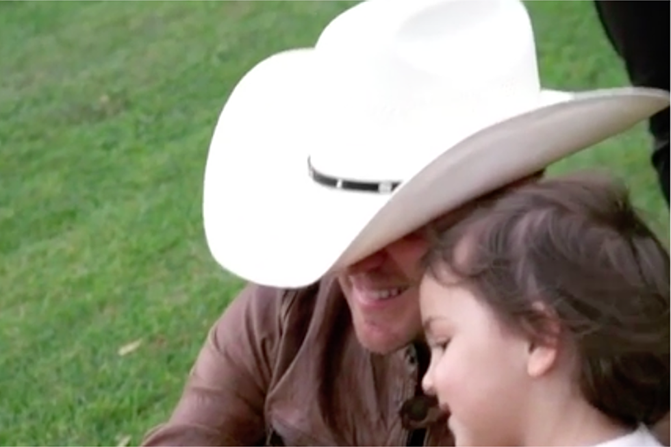 Justin Moore's 3-Year-Old Daughter Teaches Him How to Selfie