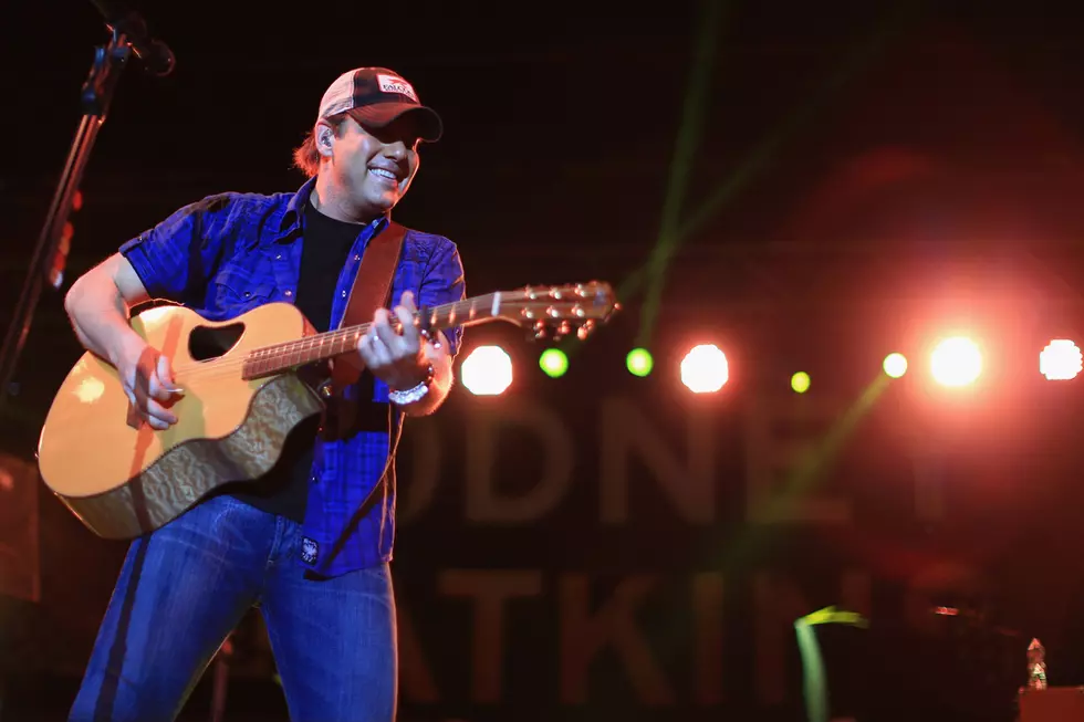 Rodney Atkins Reveals &#8216;Caught Up in the Country&#8217; Cover Art, Track Listing