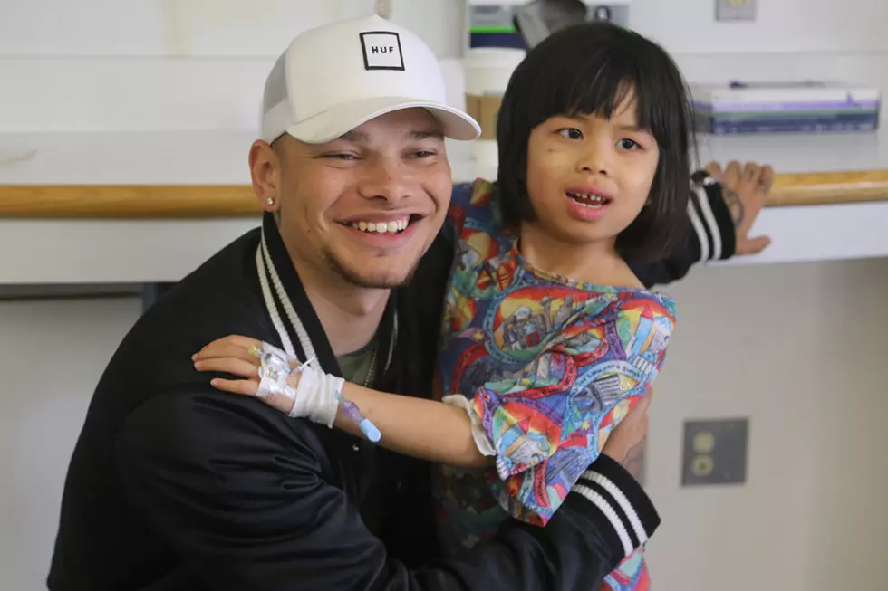 Kane Brown&#8217;s Tender Side Comes Out During Visit to Children&#8217;s Hospital [Pictures]