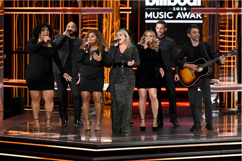 Kelly Clarkson Nods to Maren Morris in Billboard Music Awards Medley [Watch]