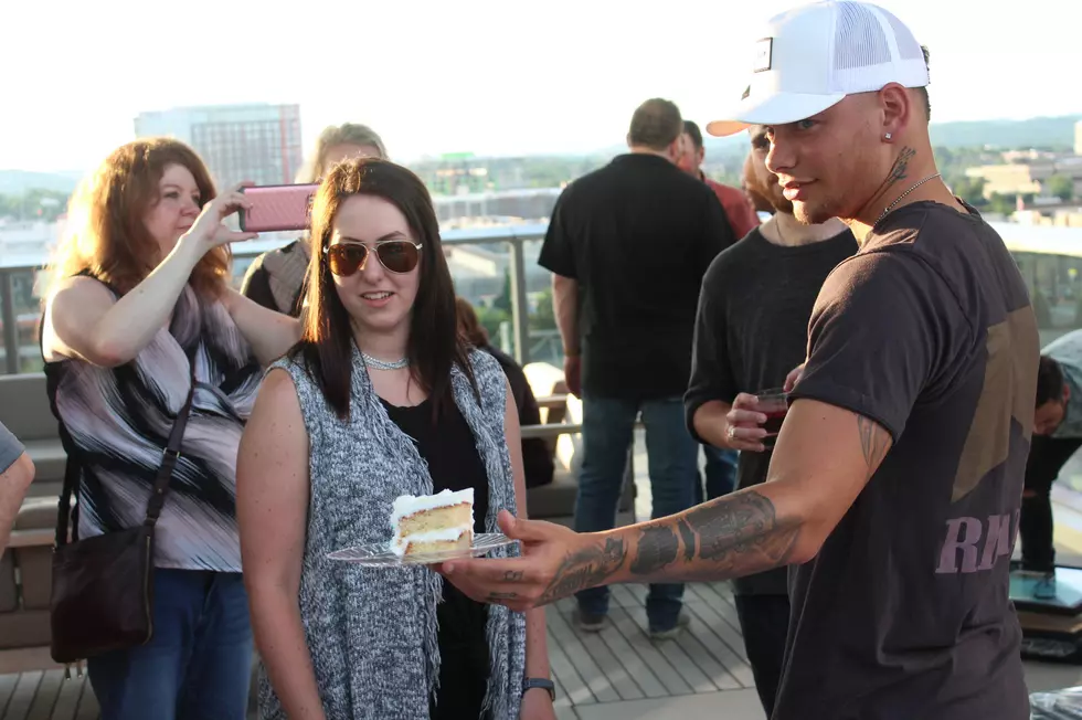 Cut the Cake! Kane Brown Celebrates Another No. 1 With &#8216;Heaven&#8217; [Pictures]