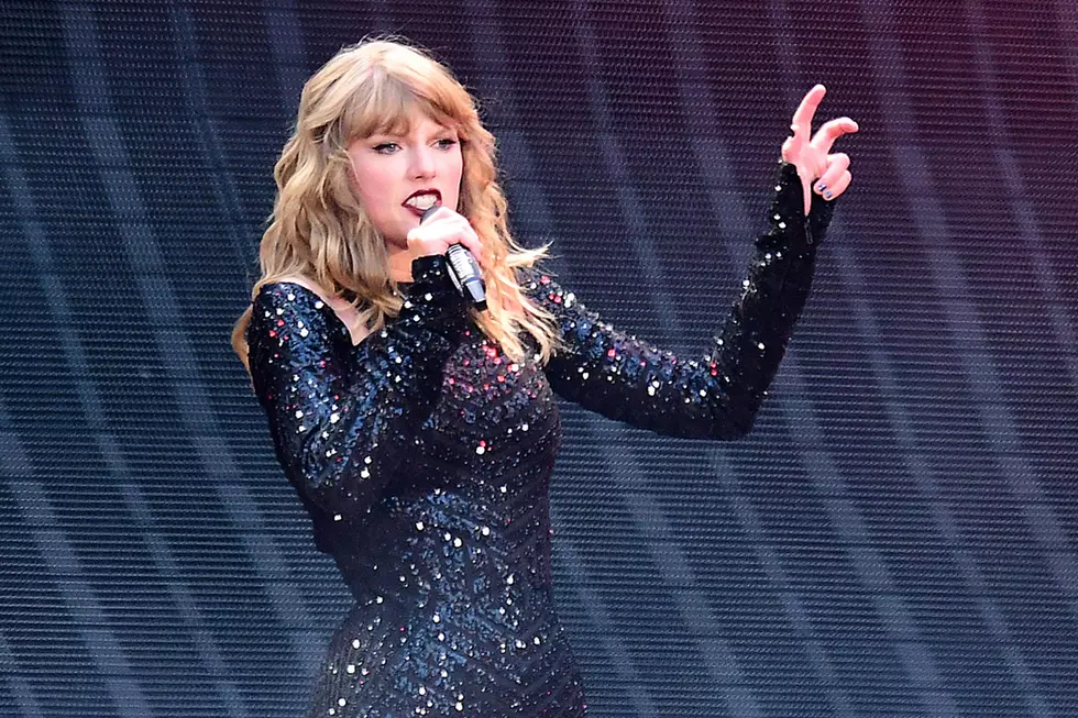 Taylor Swift Brings Out Tim McGraw, Faith Hill During Show 