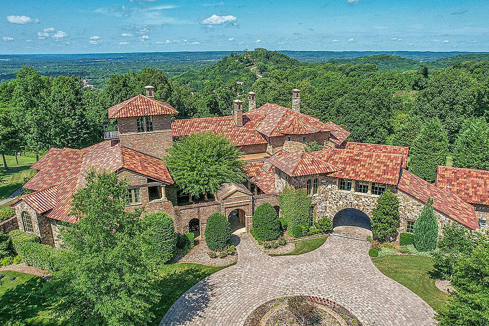 See Inside the 11 Most Astonishing Country Stars&#8217; Mansions [Pictures]