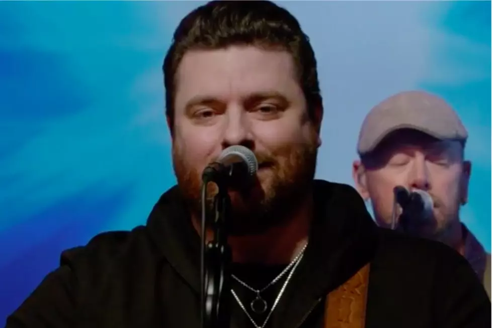 Chris Young Has ‘Em ‘Hangin’ On’ to Every Note During ‘Live’ Performance