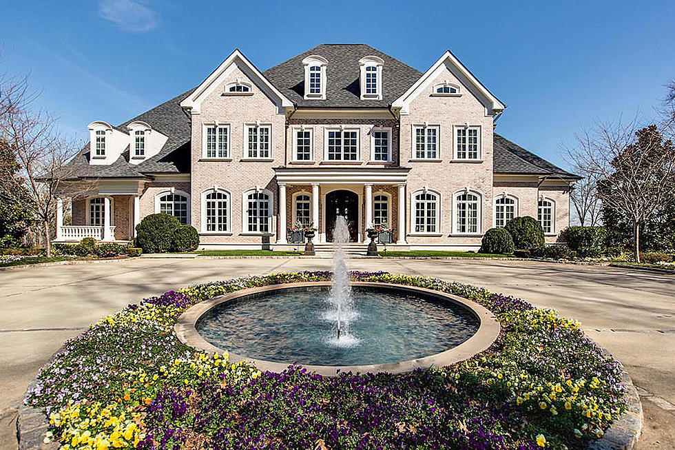See Inside the 10 Most Spectacular Country Stars’ Mansions [Pictures]
