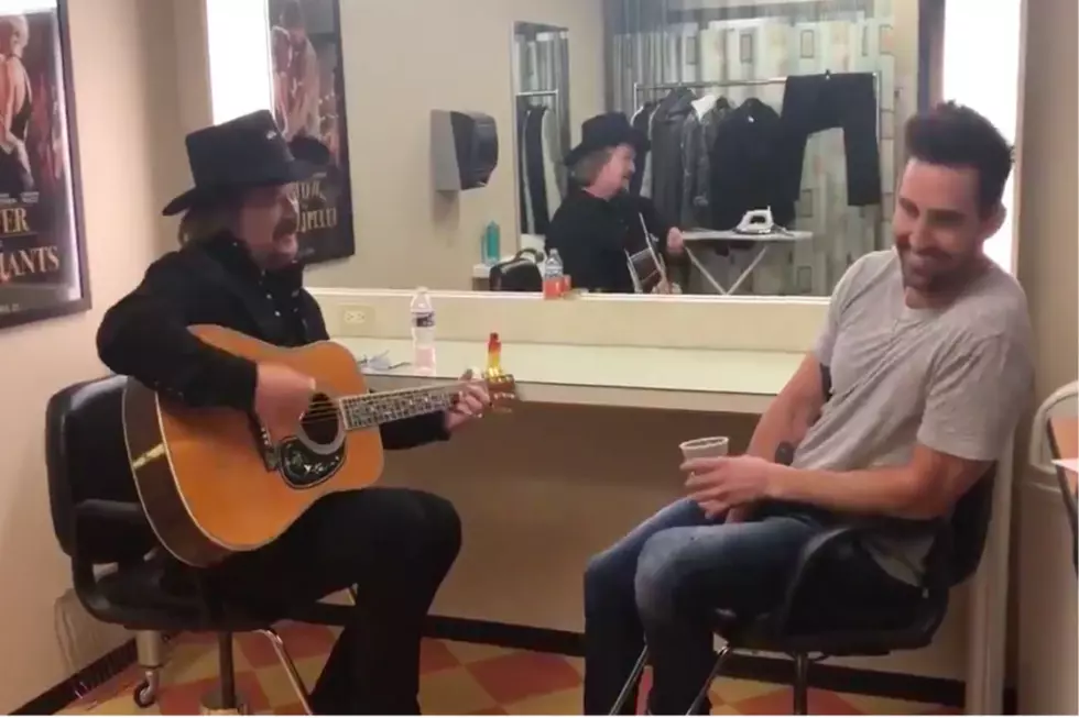 Travis Tritt Sings Waylon Jennings With Jake Owen, Stands Up for His Country Cred