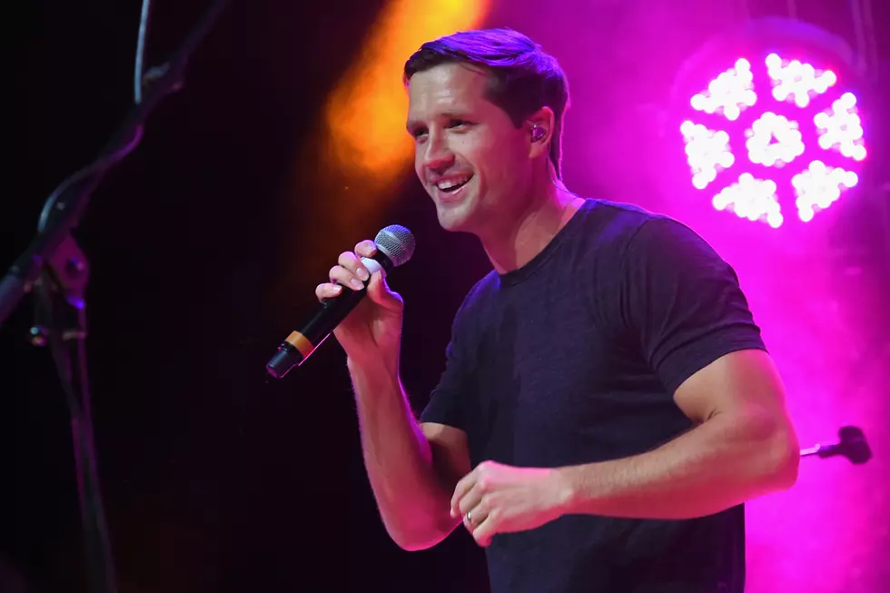 How &#8217;90s Country&#8217; and Fans Are Helping Walker Hayes After Tragedy