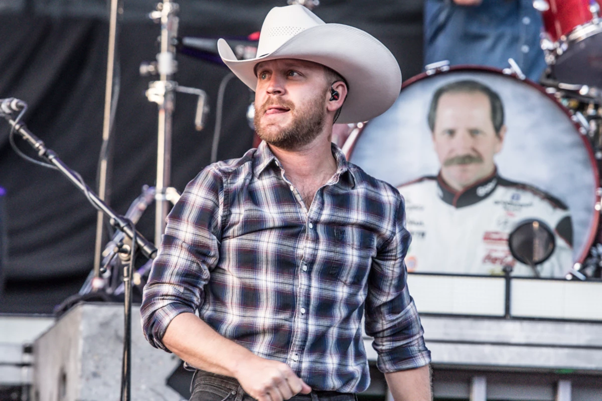 Justin Moore Weighs in on Life Off Road ‘Something Is Missing'