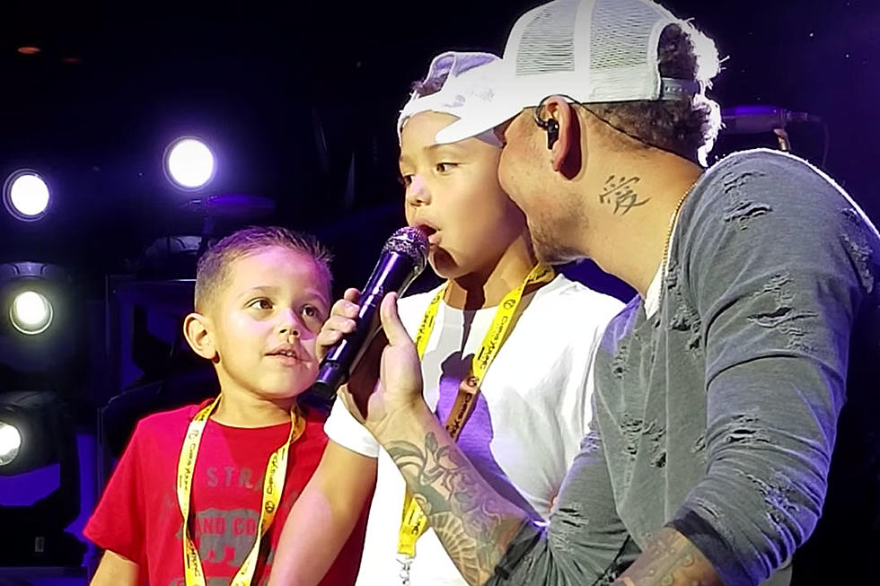 Kane Brown Steps Aside to Let Young Boys Lead ‘Heaven’ Singalong [Watch]
