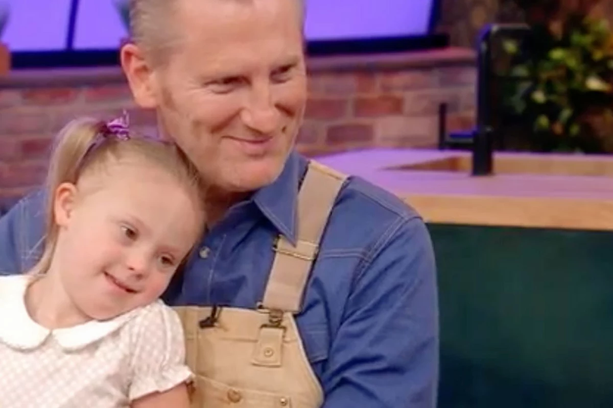 Watch: Rory Feek's 4-Year-Old Daughter Joins Him on 'Rachael Ray'