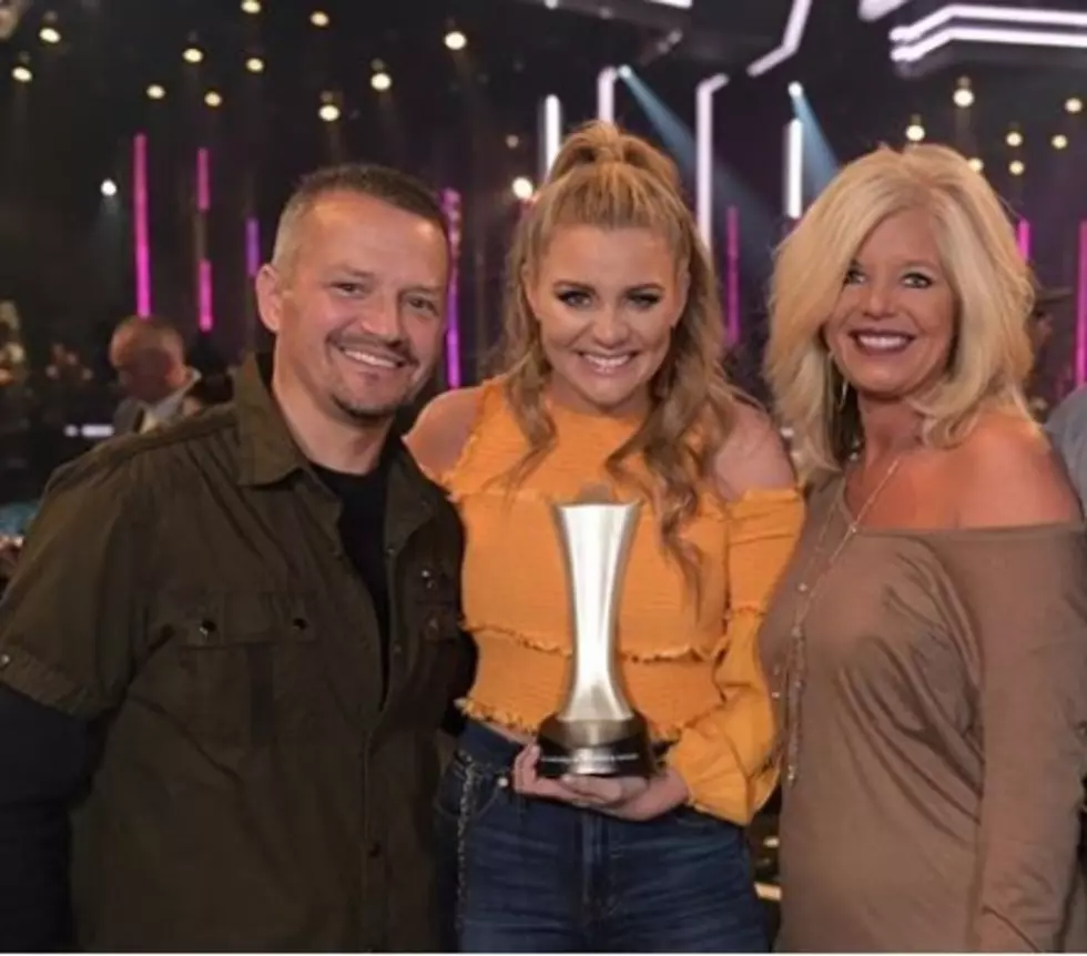 Lauren Alaina’s Stepfather Dies Following Battle With Cancer