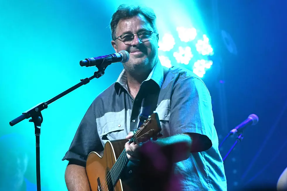 Vince Gill Sings Anthem for Nashville Predators’ Playoffs Game