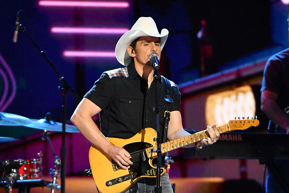 Brad Paisley Performs New Single ‘Bucked Off’ at 2018 CMA Awards