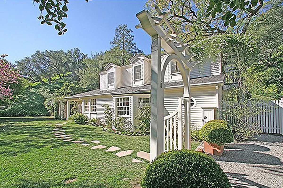 See Inside Taylor Swift's Charming Beverly Hills Estate